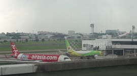 Plane lands on the wrong RUNWAY at Bangkok airport