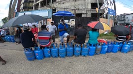 Economic crisis in Sri Lanka deepens as people wait in lines for hours