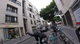 Fail on parisian shareable Velib bicycle. Man says