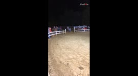 'Girls' 'Rescue Race' attempt hilariously flops after their horse slows down '