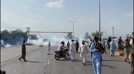 Clashes with police at Imran Khan-backed anti-government march on Islamabad, Pakistan