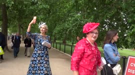 Royal garden party guests head to Buckingham Palace for the final garden party of the year 2022