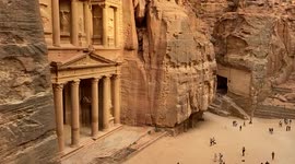 Amazing and world famous Khaznah situated in Petra and filmed in « Indiana Jones » in early morning while the sunrise.