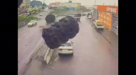 Huge inflatable port fender flies off truck to crush car in Vladivostok, Russia