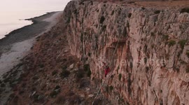 Meet inspiring female slackliner from Sicily who walks through thin air