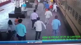 Quick-thinking cop saves man dangerously dangling from running train