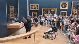 Activist hurls cake at Mona Lisa in protest