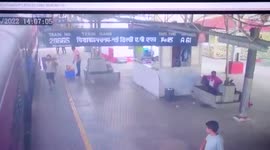 Female passenger slips while boarding train, brave cop saves life in western India