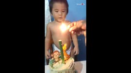 Innocent Filipino toddler freaked out by sparkler candle on his birthday cake