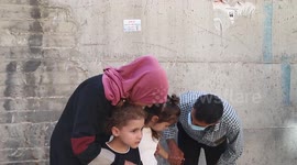Relatives mourn over the body of Palestinian Ayman Muhaisen, killed by Israeli security forces