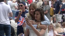 German women in London express their love for the Queen during Jubilee event