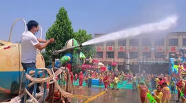 Kindergarten uses huge sprinkler for water fights to celebrate Children’s Day in China