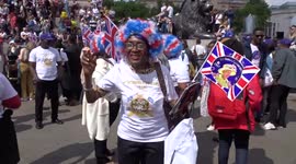 Crowds celebrate Queen's Platinum Jubilee on Trafalgar Square in London - dancers