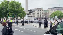 Trafalgar Square closed by police due to a suspicious package