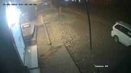 RAW: Robbers pulling ATM by the car but then left it as it heavy and caught by resident