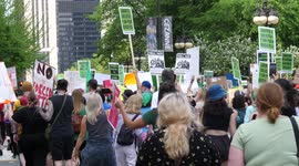 people protest against the overturn of Roe V Wade in Chicago