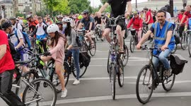 Thousands of wacky bikes take over centre of Paris in cycling festival