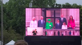 Platinum Jubilee Pageant:  Queen Elizabeth II makes surprise appearance on the Buckingham Palace balcony