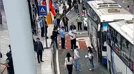 On-duty police officer hugs son ahead of college entrance exam in China