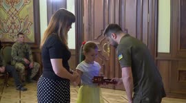 Zelenskyy presents awards to media and families of deceased journalists