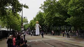 Giant At Queens Platinum Jubilee Parade