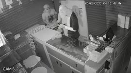 Thief sneaks inside mobile shop, steals gadgets worth $7071 in northern India