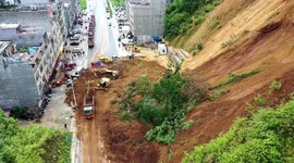Massive landslide caused by heavy rain pushes parked vehicles away in China