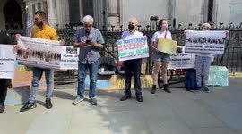 Protest against sending refugees to Rwanda outside the High Court