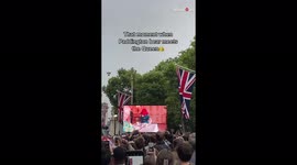 'Londoners gather to witness the moment The Queen met Paddington Bear *The Queen's Platinum Jubilee* 
'