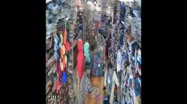 Women thief caught on CCTV camera stealing clothes at a garment shop in India