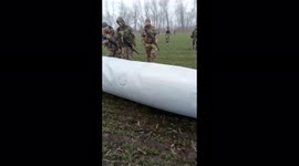 Ukrainian soldiers find tank from Russian aircraft abandoned in middle of field