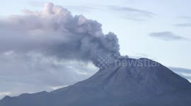 Impressive footage shows huge ash cloud emerging from Bulusan volcano