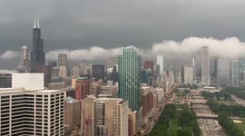 Tornado siren warning accompanies heavy clouds in Chicago