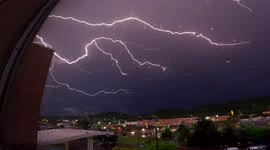 Intense lightning shower strikes Ohio, thousands left without power