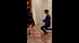 Surprise marriage proposal for US woman at her favourite restaurant