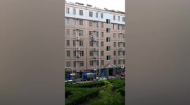 Man scales building to rescue girl dangling from fourth-floor window in China