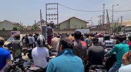 Chaos outside India's petrol station over rumours and fuel shortages