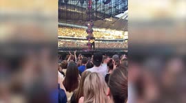 Moment Ed Sheeran's guitar malfunctions at 60,000-people concert
