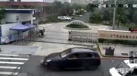Porsche pushes 75 kg stone bollard along road in eastern China