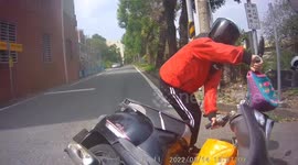 Accident: Truck driver blocks moped riders vision causing a head-on collision (Dashcam Video)