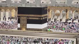 Thousands circle the Kaaba as first Hajj pilgrims arrive in Mecca