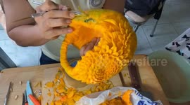 Vietnamese artist sculpts unique handbag out of large pumpkin