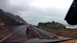 Accident: Moped rider flees the scene after causing damage to BMW (Dashcam Video)