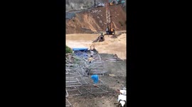 Crane successfully rescued truck and driver trapped in flash floods in Vietnam