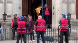 Security turned SAS and abseiled off the roof of a posh London home