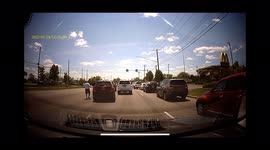 Accident: Reckless driver swapped lane without indicationg - caused a crash (Dashcam Video)