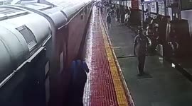 Alert cop saves man who slipped while boarding moving train in western India