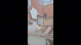Dangerous jobs in Vietnam - Demolition of houses located in alleys by manual method