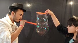 This Indian bubble artist's tricks will blow your mind