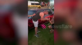 Couple propose to each other at the SAME TIME at Glastonbury